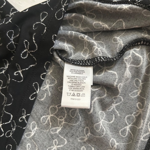 CeCe Three-tiered Ruffle Sleeve Knit Top Round Neck Black White Bow Print M - Picture 9 of 11